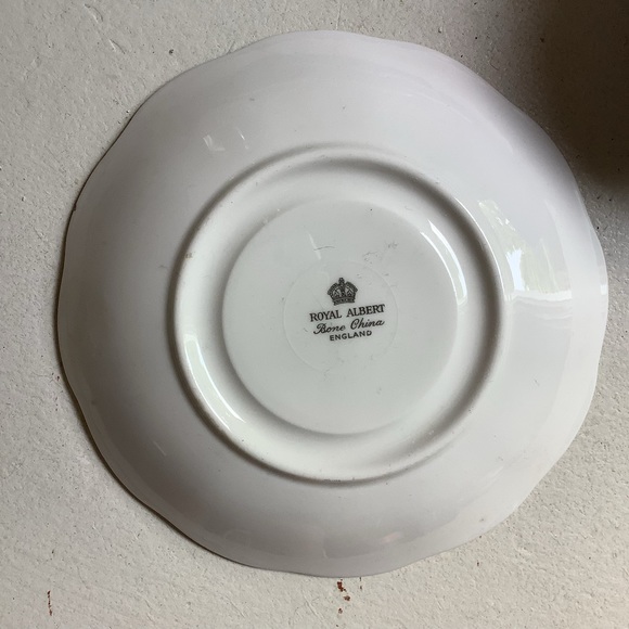 Royal Albert Tea Cup & Saucer England - Picture 10 of 10